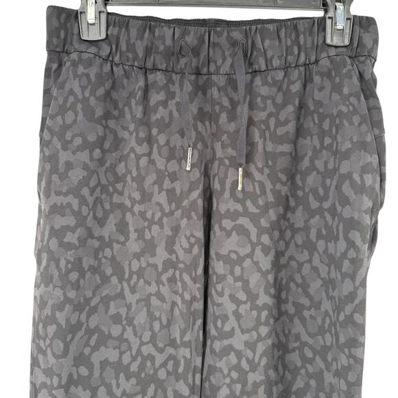 Lululemon Pants Size 6 On The Fly Leopard Black Athleisure Ankle Elastic Waist - Picture 2 of 7